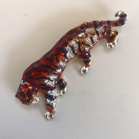Tiger Brooch - Picture 2 of 3